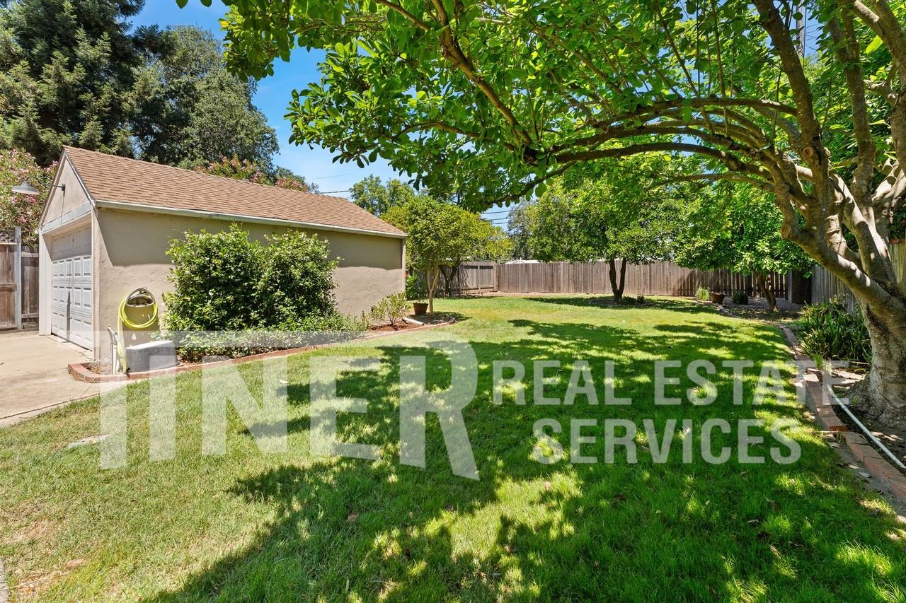 1067 Perkins Way - Photo 5 of 23