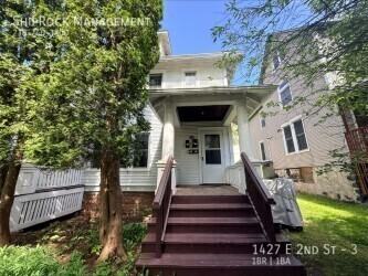 1427 E 2nd St #3 - Photo 2 of 4
