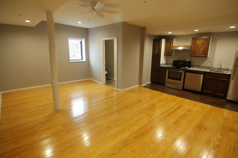 1306 E 11th St #10 - Photo 2 of 7