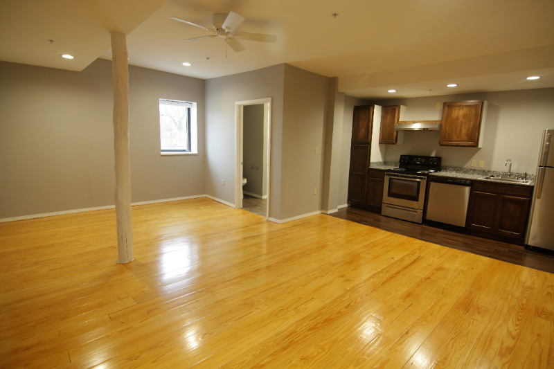 1306 E 11th St #10 - Photo 3 of 7