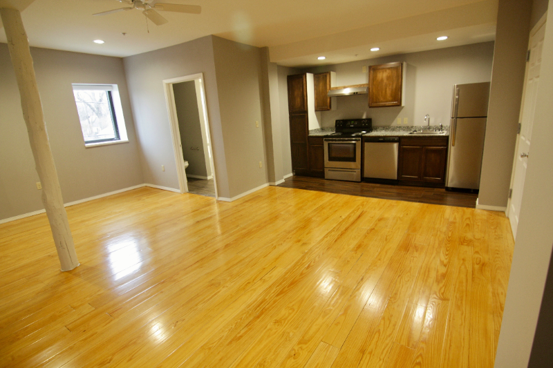 1306 E 11th St #10 - Photo 4 of 7