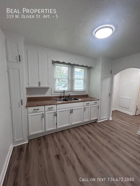 319 W Oliver St #5 - Photo 3 of 14