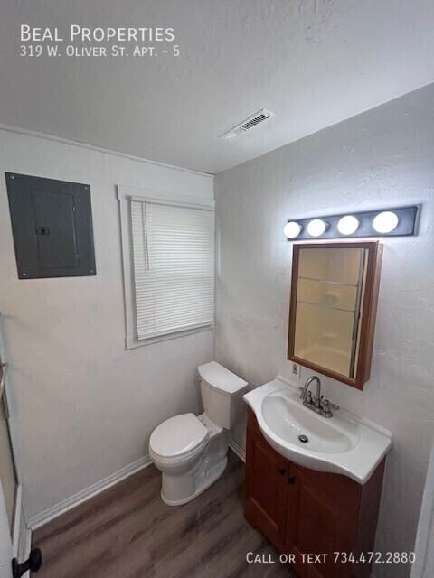 319 W Oliver St #5 - Photo 4 of 14