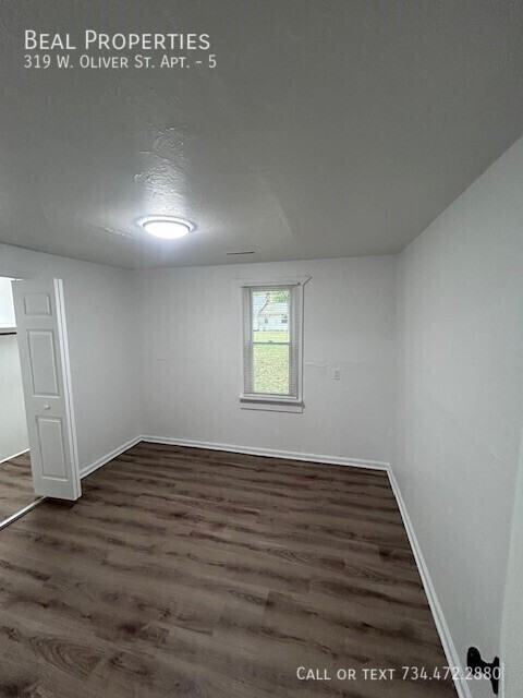 319 W Oliver St #5 - Photo 7 of 14