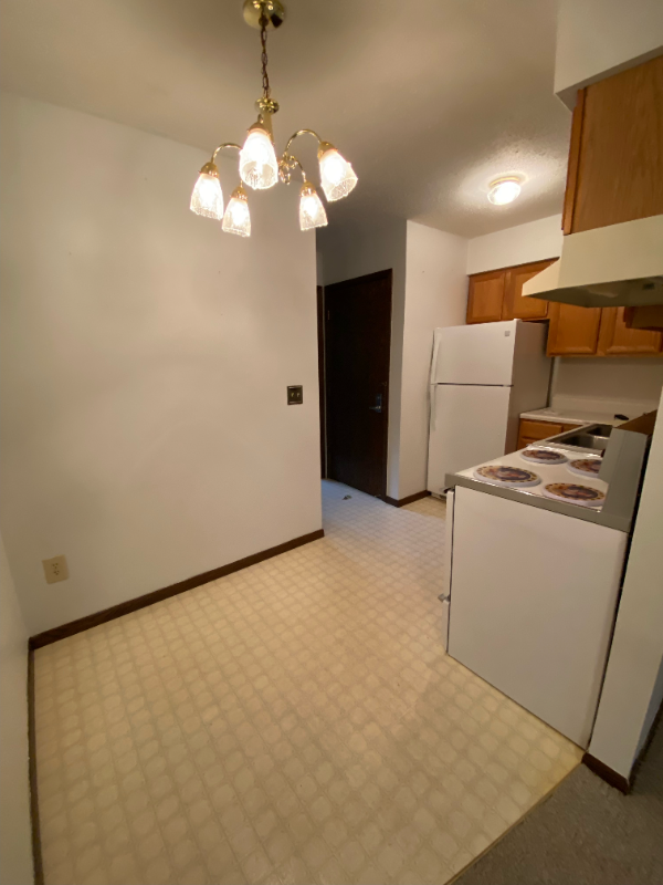 2430 Holly St S - Photo 6 of 9