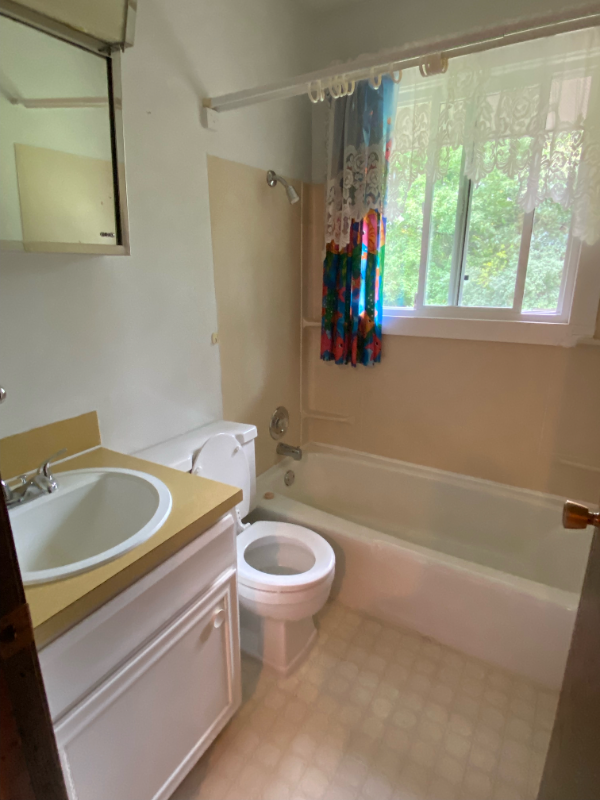 2430 Holly St S - Photo 7 of 9