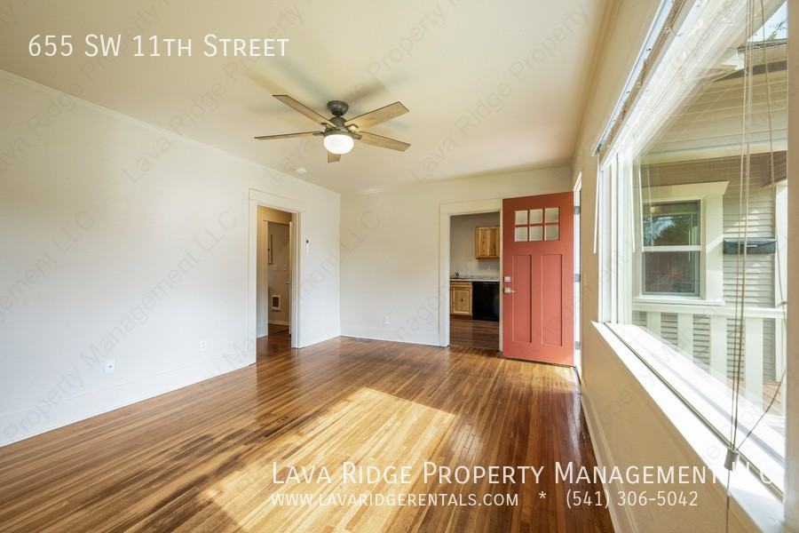 655 Sw 11th St - Photo 4 of 22