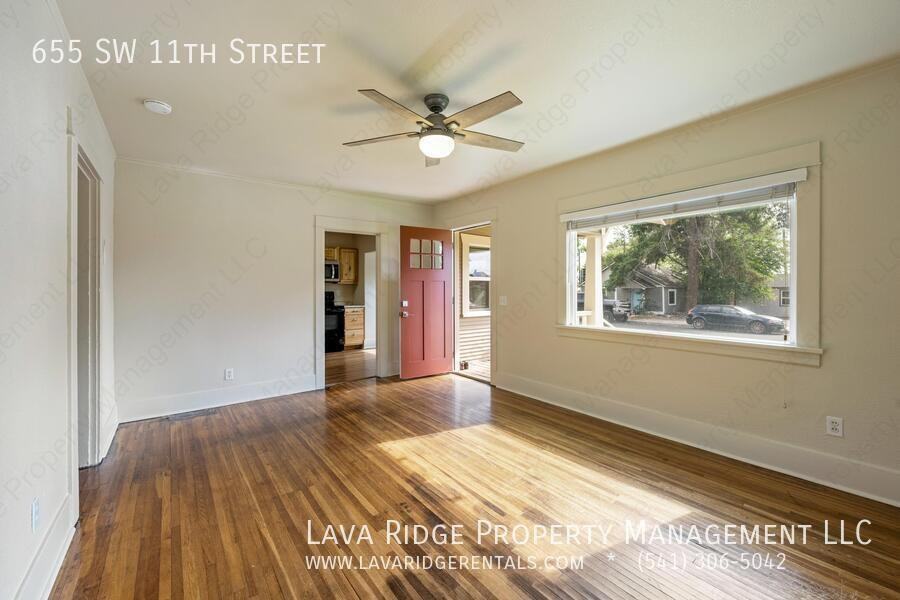 655 Sw 11th St - Photo 5 of 22