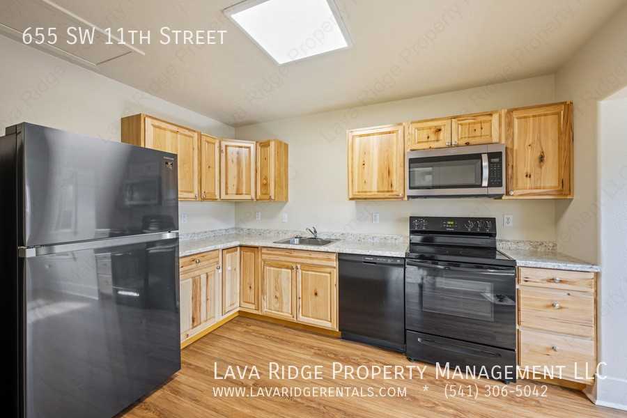 655 Sw 11th St - Photo 6 of 22