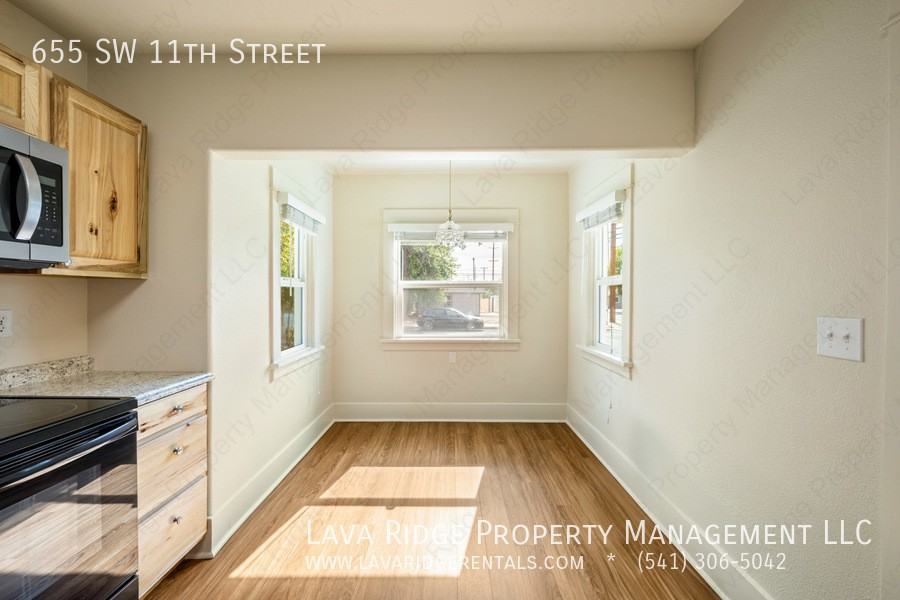 655 Sw 11th St - Photo 7 of 22