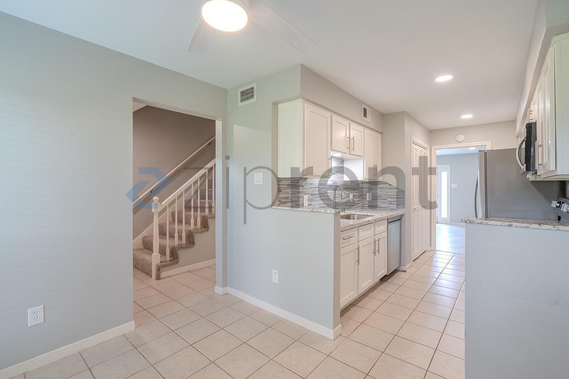 10349 Longmont Dr - Photo 5 of 29