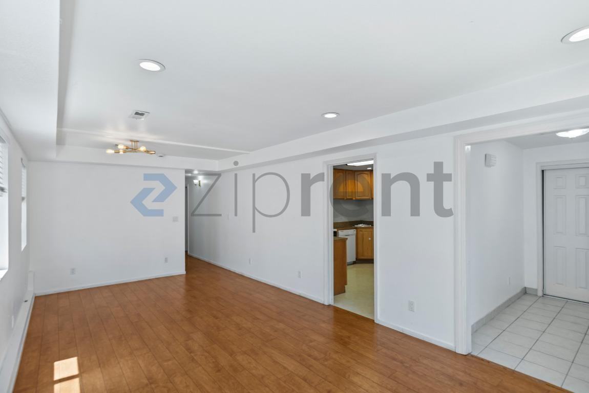 3123 Harrison St - Photo 6 of 22