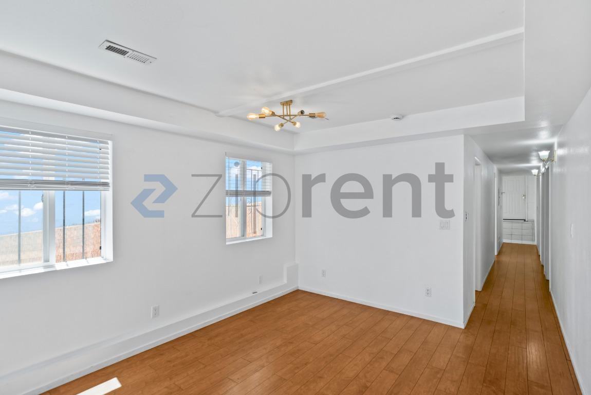 3123 Harrison St - Photo 7 of 22