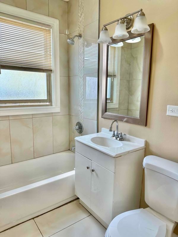 1144 W 84th St #FL1 - Photo 2 of 8