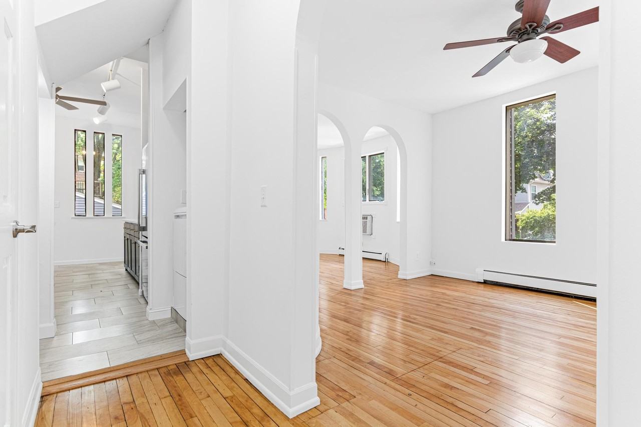 519 W 22nd St #2 - Photo 3 of 20