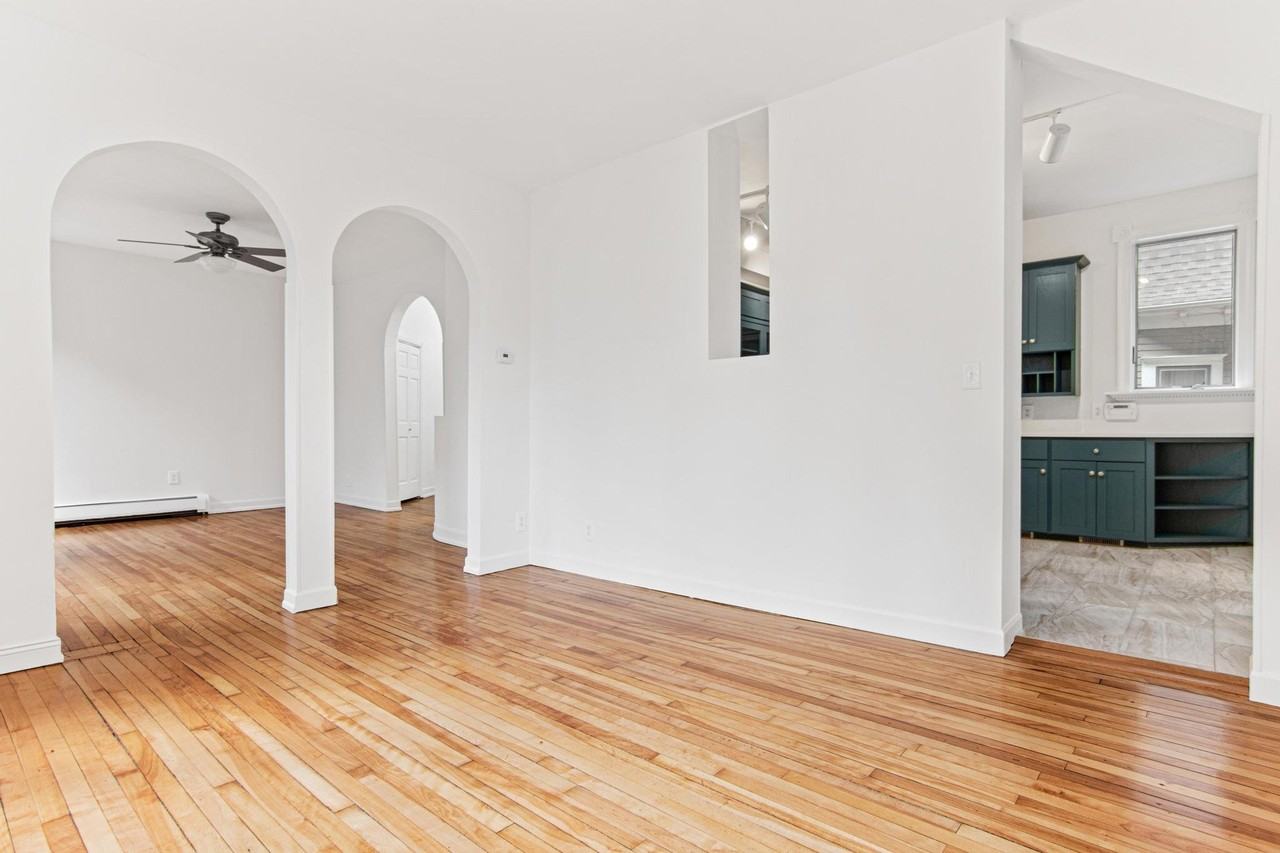 519 W 22nd St #2 - Photo 5 of 20