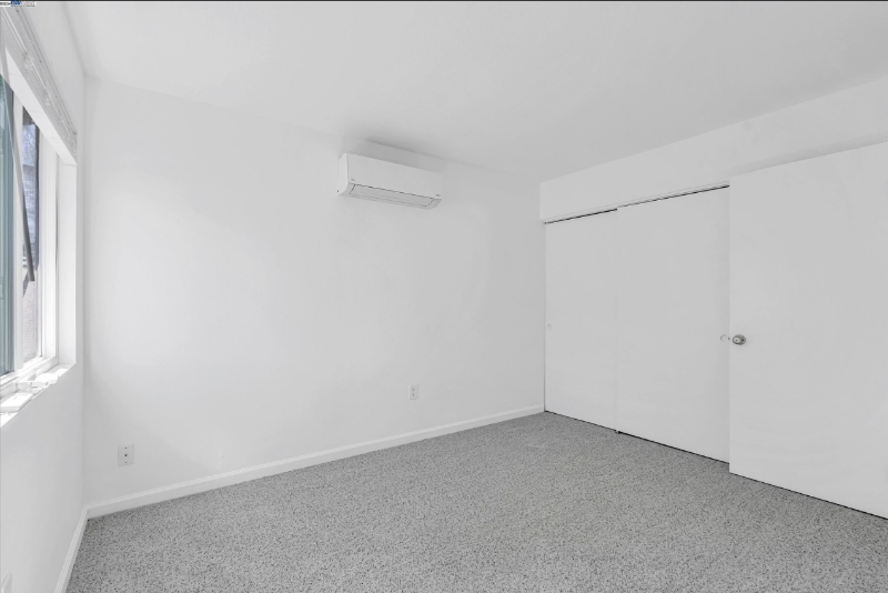 18771 Park Tree Ln - Photo 4 of 5
