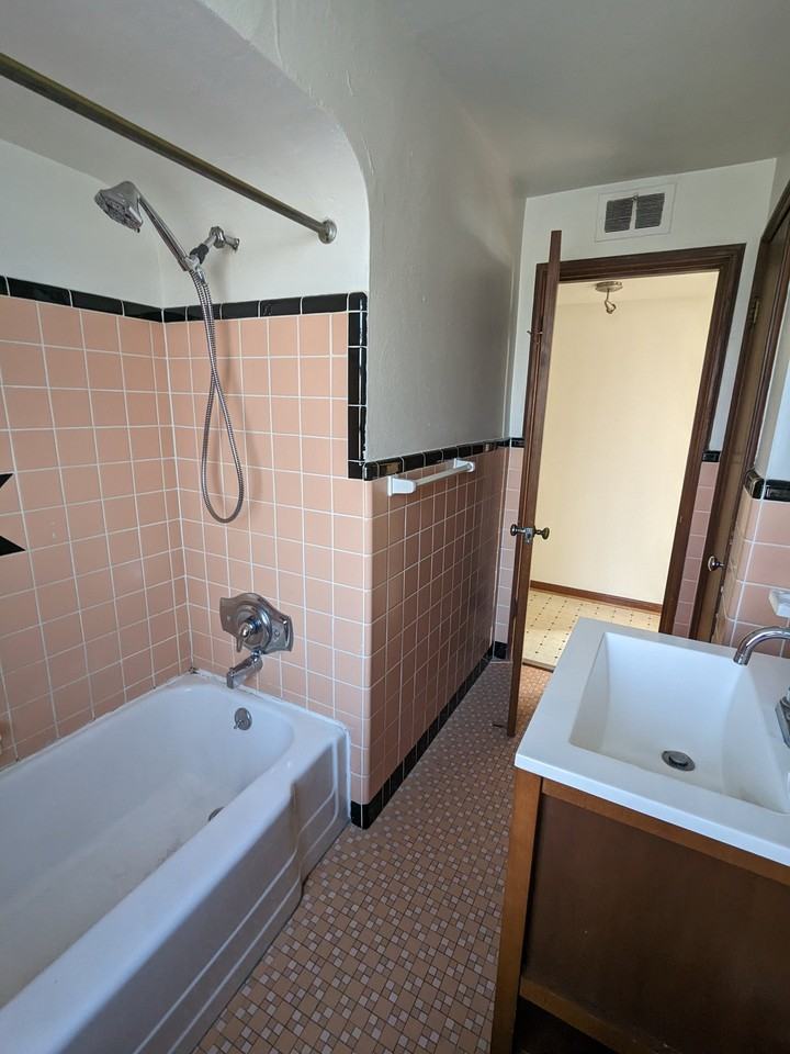 5301 Jamieson Ave #B - Photo 6 of 11