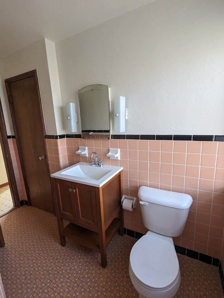 5301 Jamieson Ave #B - Photo 7 of 11