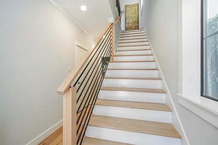 414 Hyde Park Blvd - Photo 4 of 14