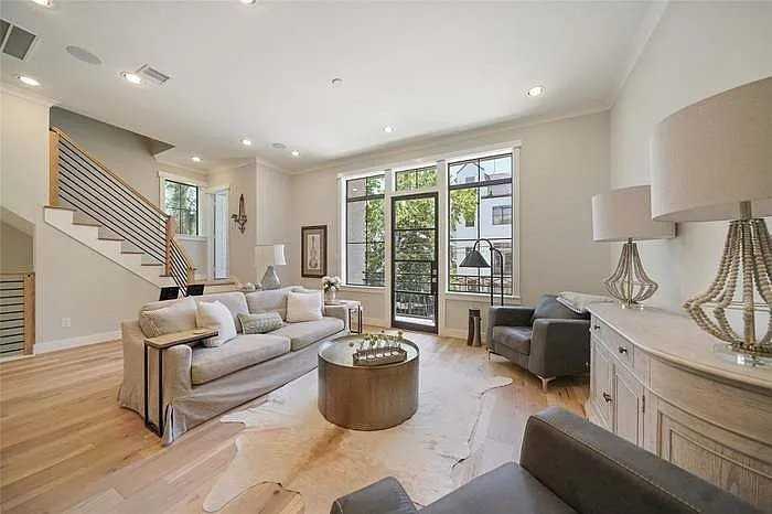 414 Hyde Park Blvd - Photo 5 of 14