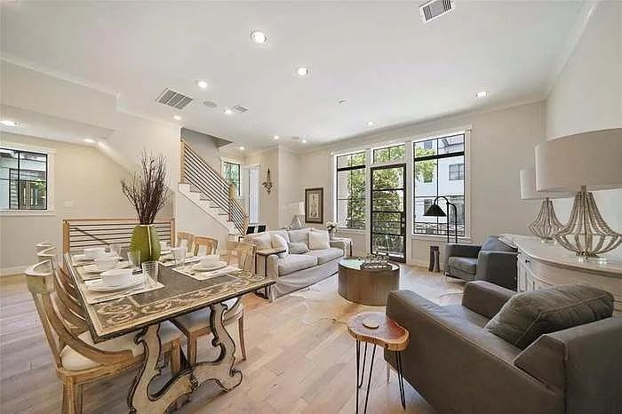 414 Hyde Park Blvd - Photo 6 of 14