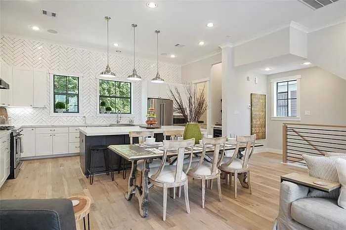 414 Hyde Park Blvd - Photo 7 of 14