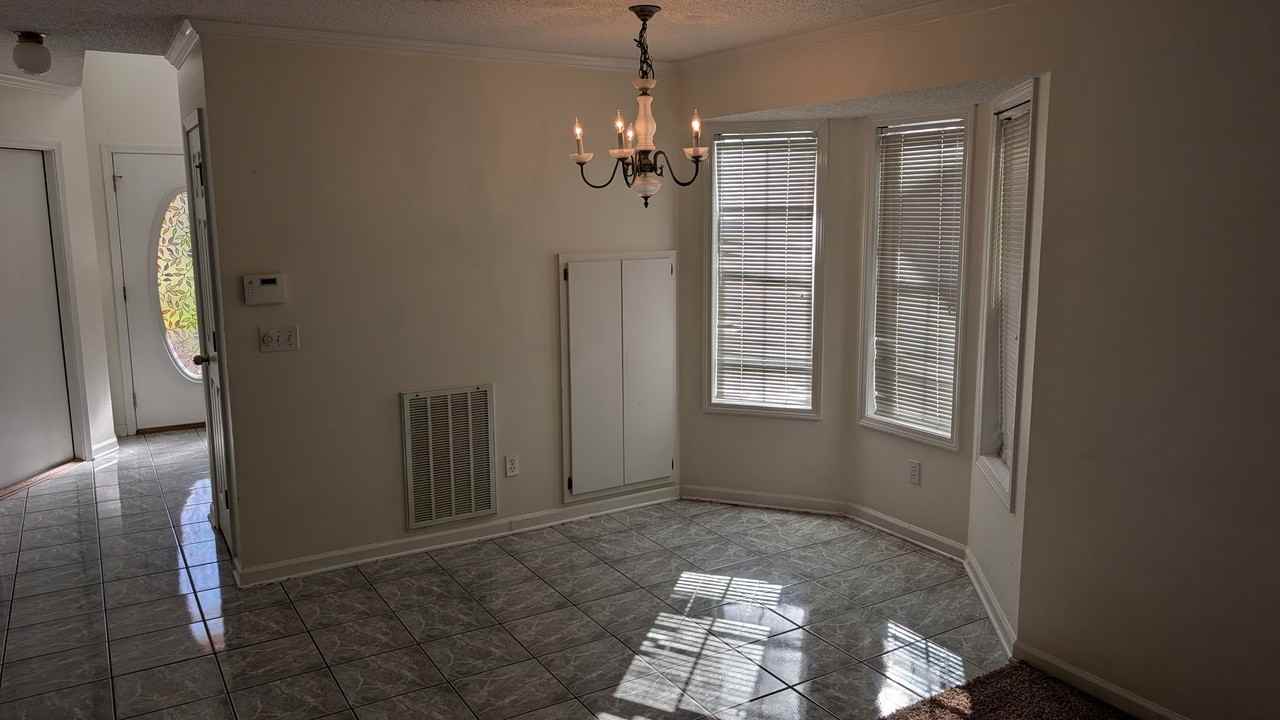 64 Woodfield Pl - Photo 3 of 20
