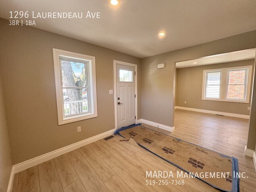 1296 Laurendeau Ave - Photo 4 of 50