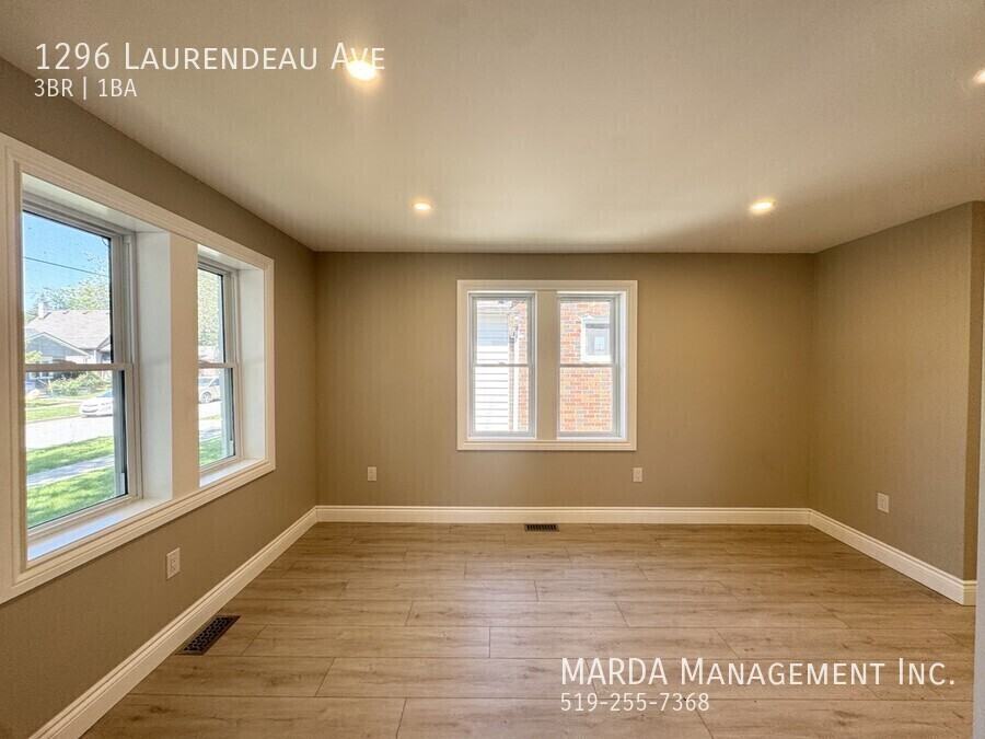 1296 Laurendeau Ave - Photo 5 of 50