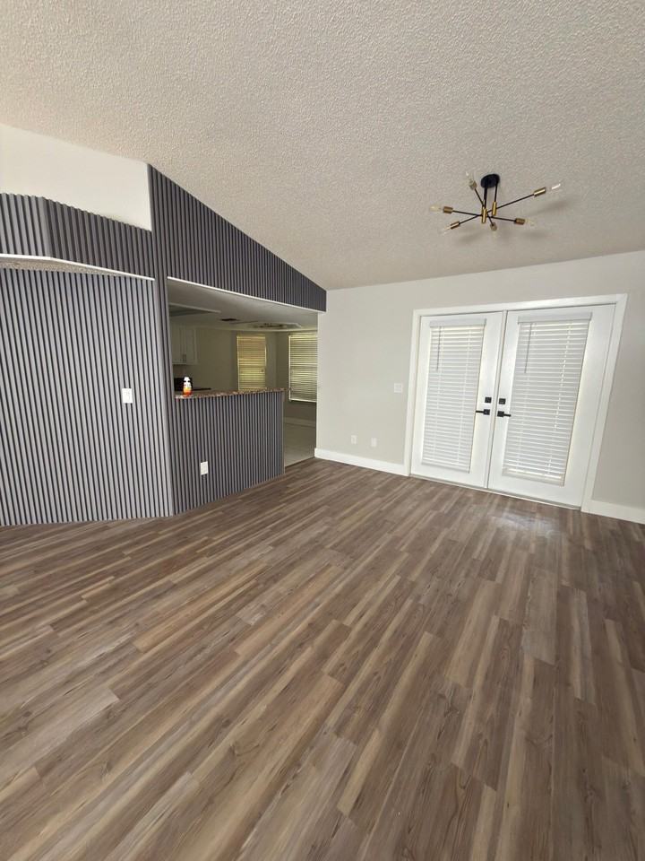 9132 Remington Dr - Photo 2 of 14