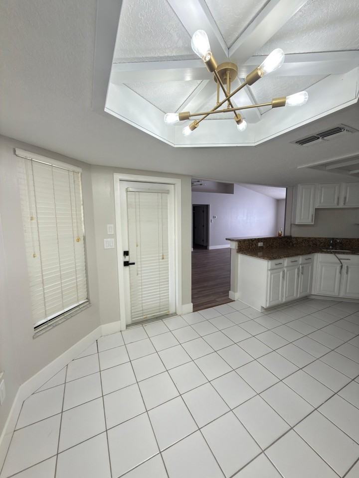 9132 Remington Dr - Photo 3 of 14