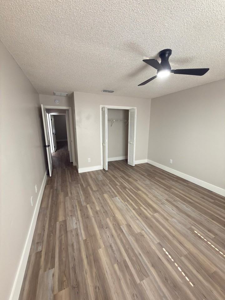 9132 Remington Dr - Photo 6 of 14