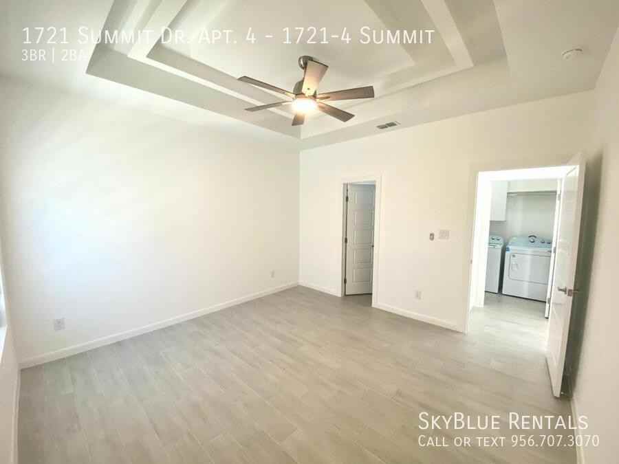 1721 W Sumitt Dr Apt 4 - Photo 4 of 9