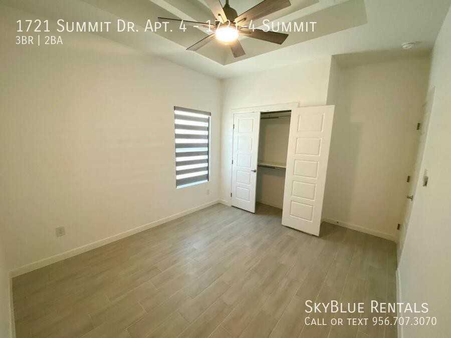 1721 W Sumitt Dr Apt 4 - Photo 5 of 9