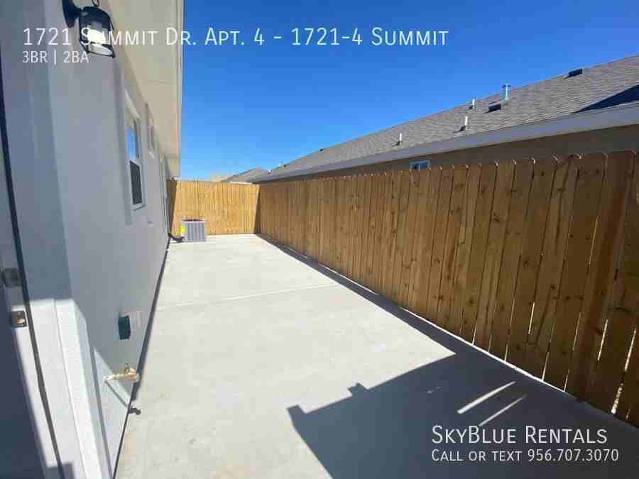 1721 W Sumitt Dr Apt 4 - Photo 7 of 9