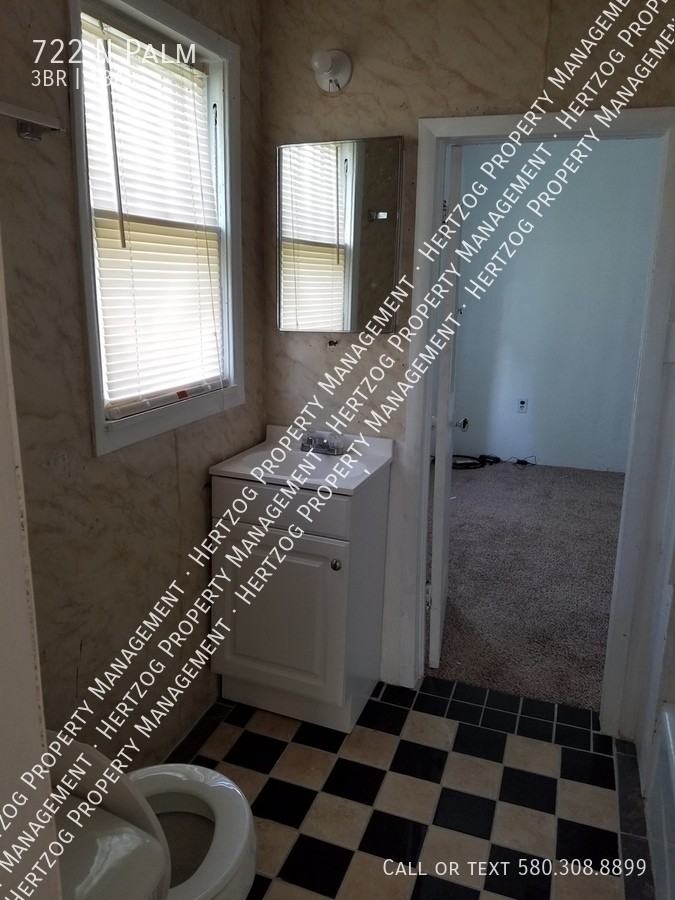 722 N Palm St - Photo 3 of 15