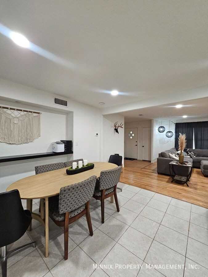 4512 18th St - Photo 3 of 12