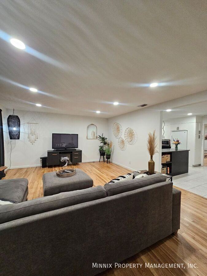 4512 18th St - Photo 5 of 12