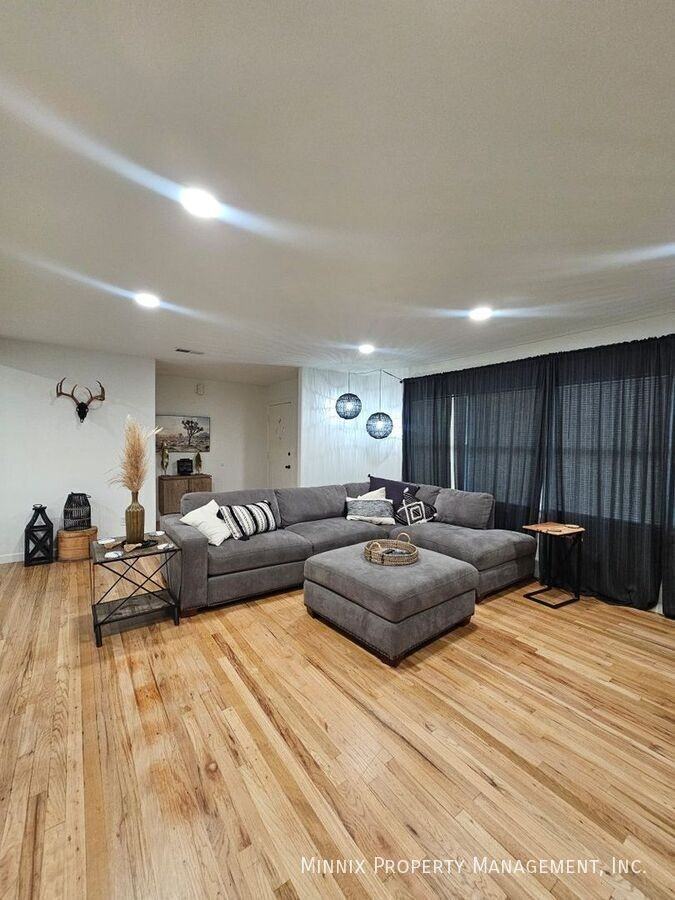 4512 18th St - Photo 7 of 12
