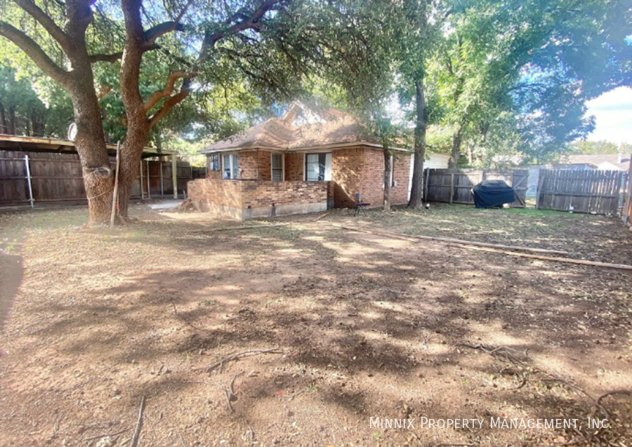 2605 22nd St - Photo 2 of 14