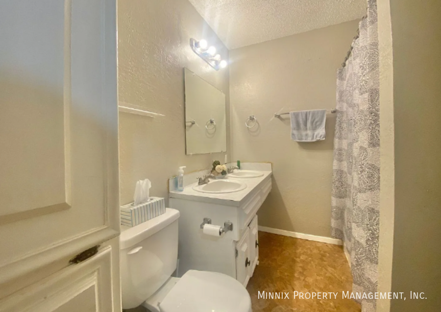2605 22nd St - Photo 3 of 14