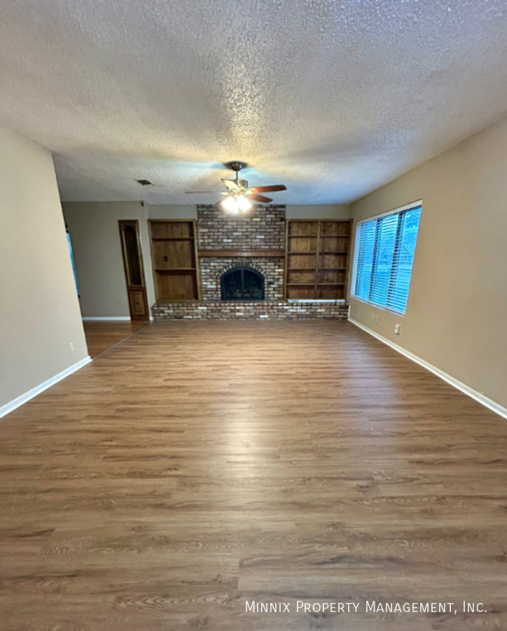 2605 22nd St - Photo 4 of 14