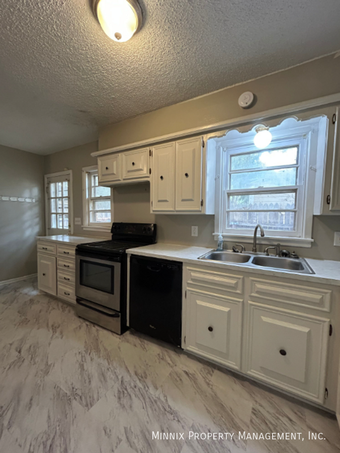 2605 22nd St - Photo 6 of 14