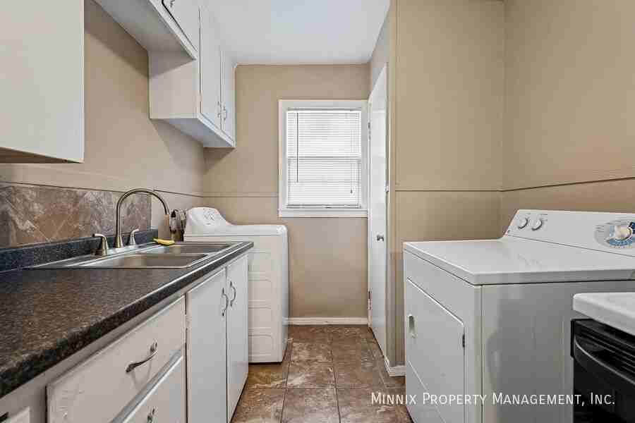 1924 26th St #B - Photo 5 of 11