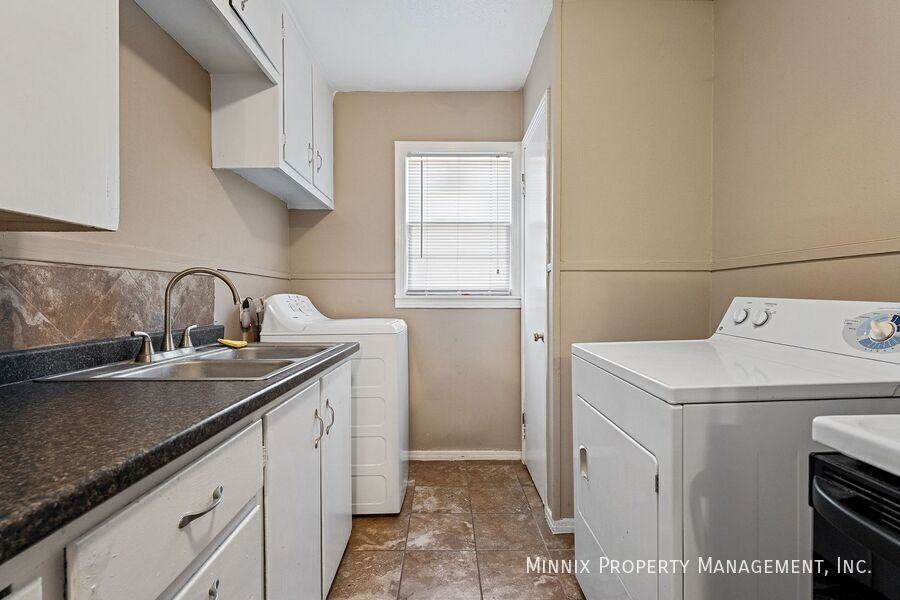 1924 26th St #B - Photo 6 of 11