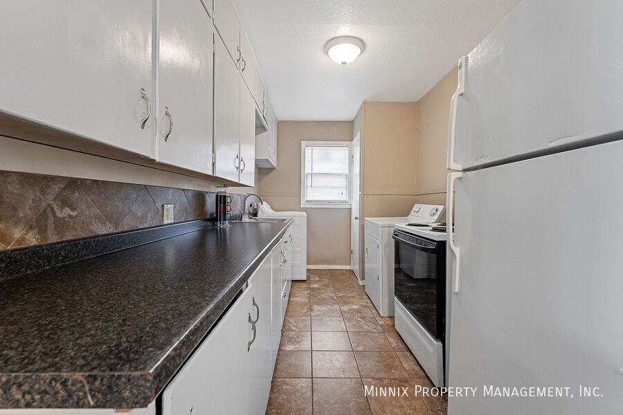 1924 26th St #B - Photo 7 of 11
