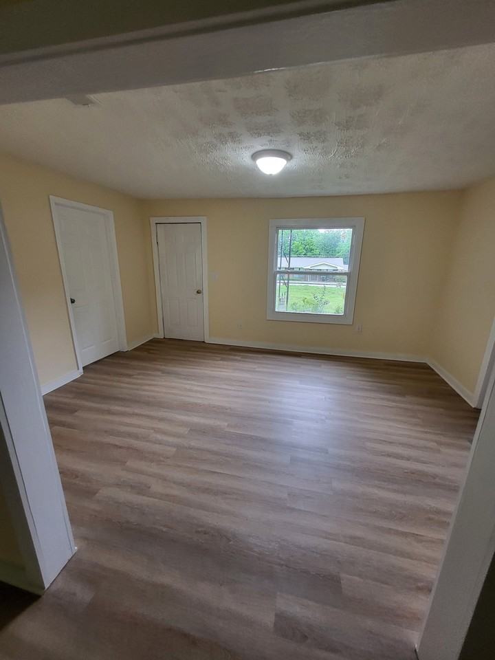1410 N 12th Ave - Photo 5 of 15