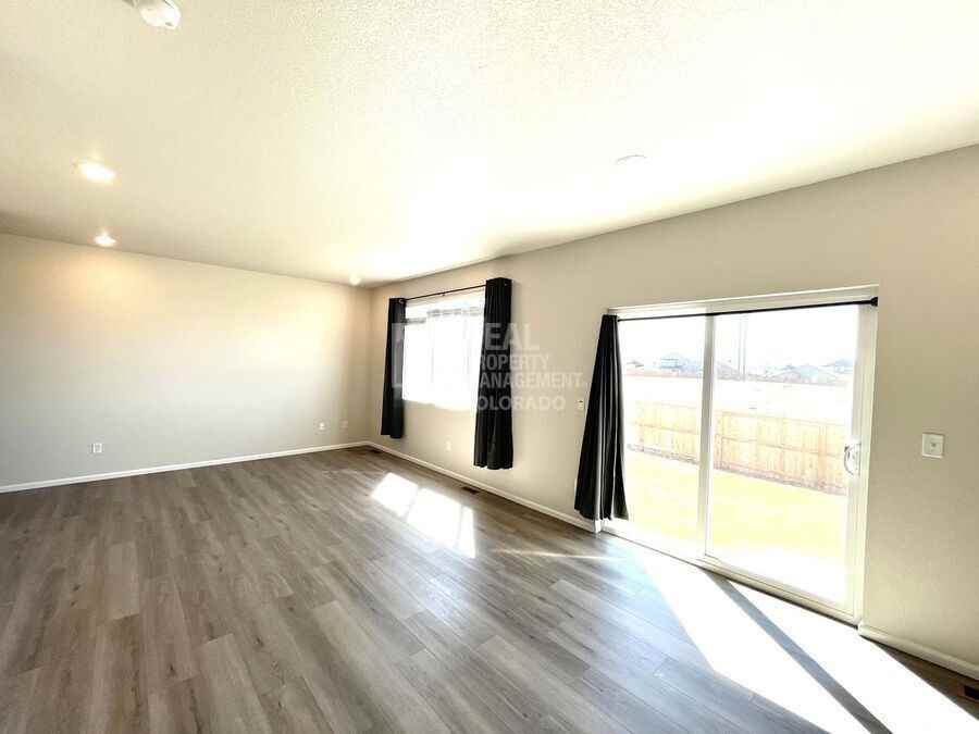 6764 Wiper Way - Photo 3 of 20