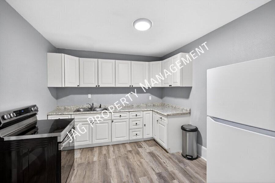 2512 Park St - Photo 2 of 24